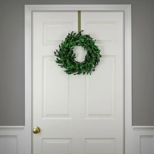 18 in. Spring Wreath with Boxwood Flowers, Flowing Green Stems